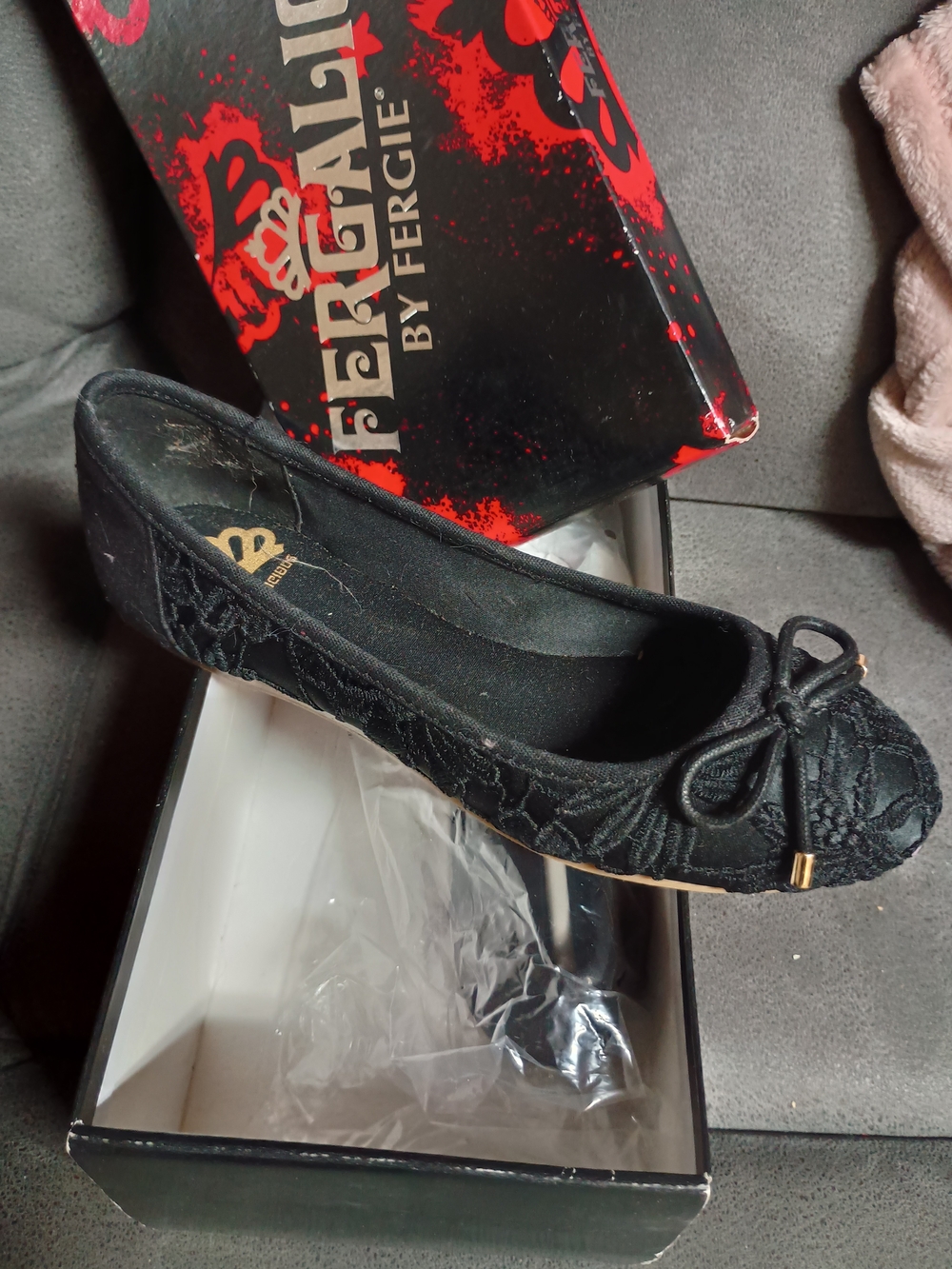 NIB Fergalicious Frolic Black Lace Bow Ballet Flats 5.5 Shoes